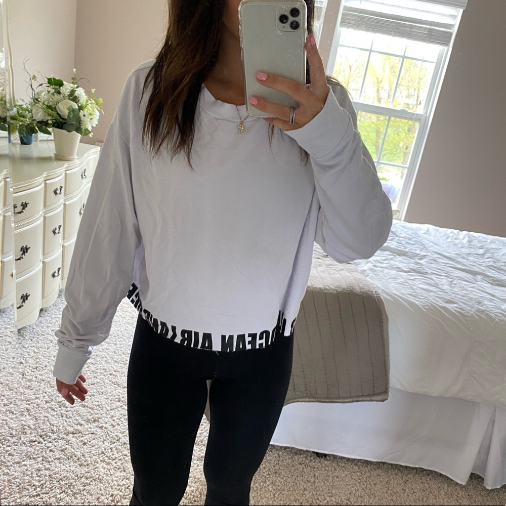 Alo yoga white sweatshirt
